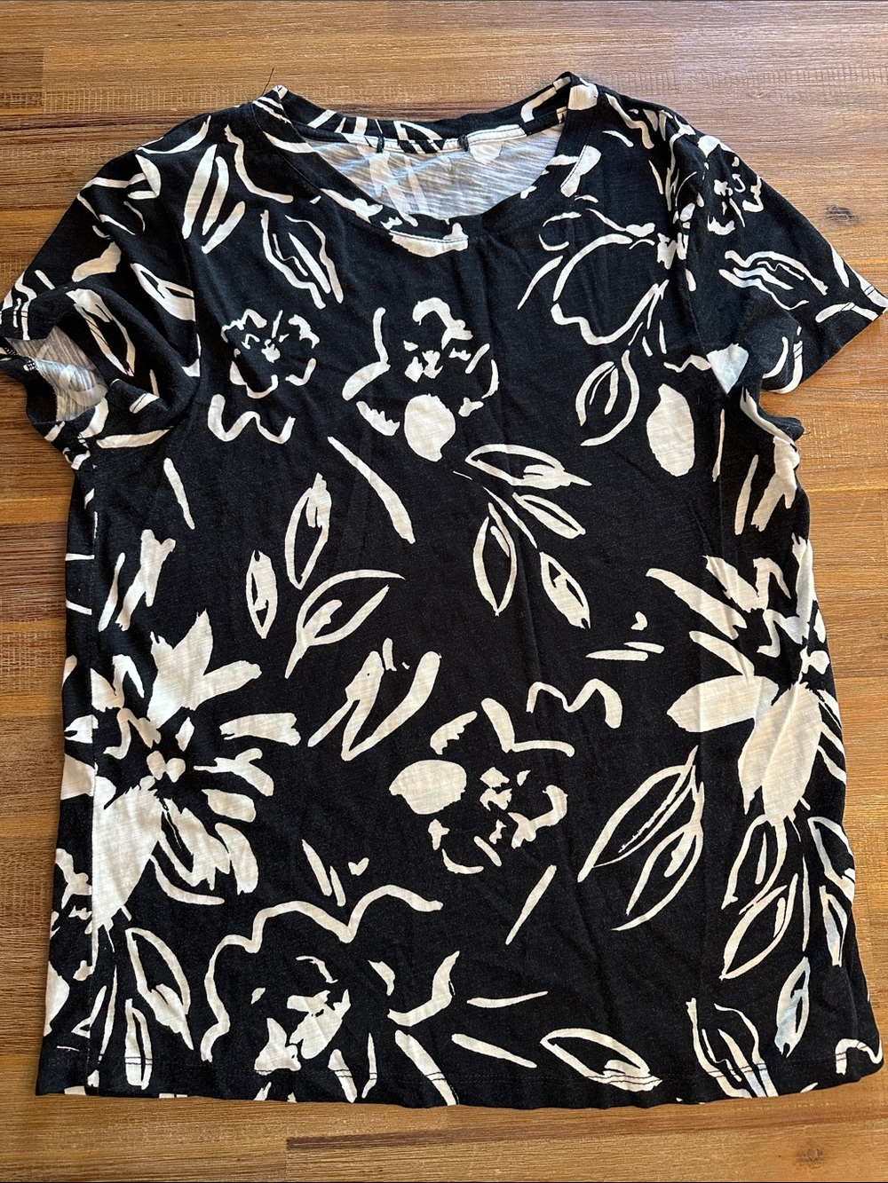 Women's Black and White Floral Short-Sleeve Top - Tee Lot of 4 - See Pictures